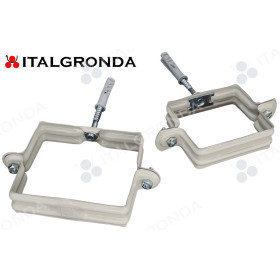 FERMATUBO A SEZIONE QUADRATA IN LAMIERA PREVERNICIATA COLOR BIANCO
GRIGIO con perno e tassello Ø10mm