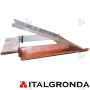 Lucernario con cupola in in vetro retinato con base in rame. Il cassone è rivestito in legno nella parte interna.